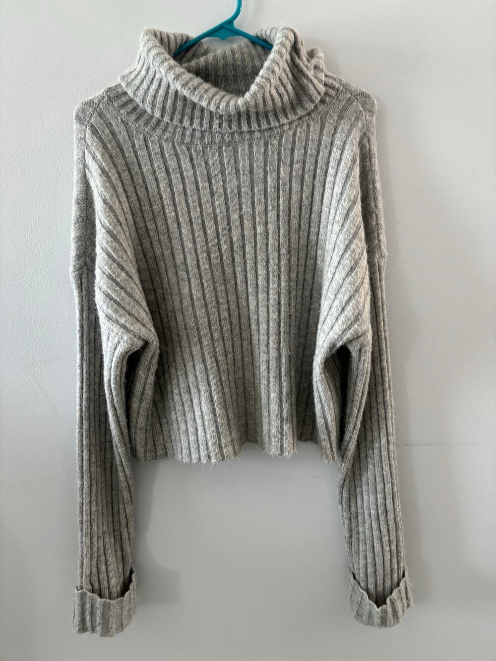 Forever 21 Sweater Women's Medium Gray Ribbed Turtleneck Knit Minimalist